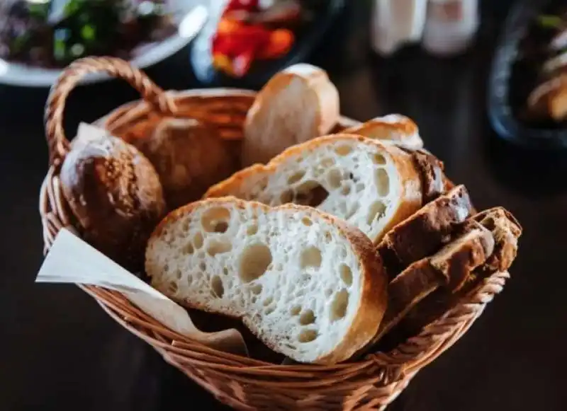 PANE AL RISTORANTE