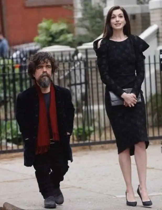 peter dinklage e anne hathaway in she came to me 2