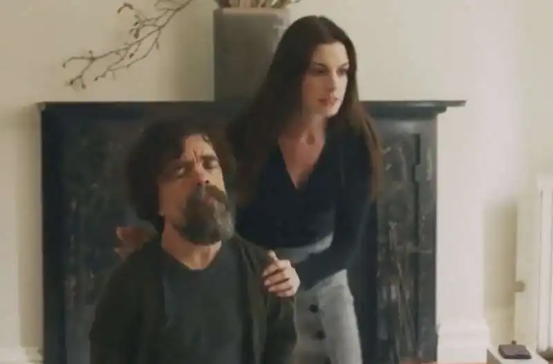 peter dinklage e anne hathaway in she came to me 4