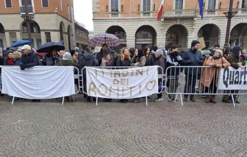 protesta contro giorgia meloni e ursula von der leyen a forli   3