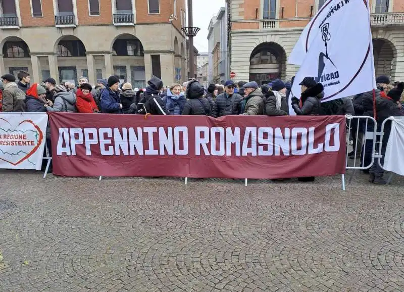 protesta contro giorgia meloni e ursula von der leyen a forli   4