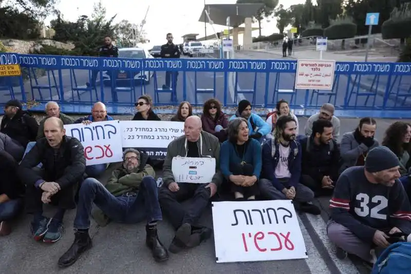 proteste contro netanyahu alla knesset di gerusalemme   1