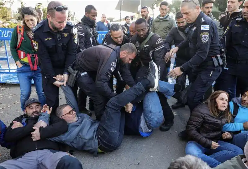 proteste contro netanyahu alla knesset di gerusalemme   2