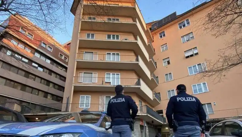 QUARTIERE TRIONFALE - LA SCUOLA DOVE E' STATO RITROVATO IL CADAVERE