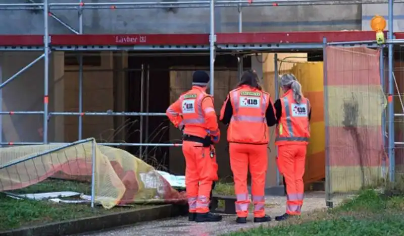 ravenna - madre si lancia nel vuoto con la figlia 