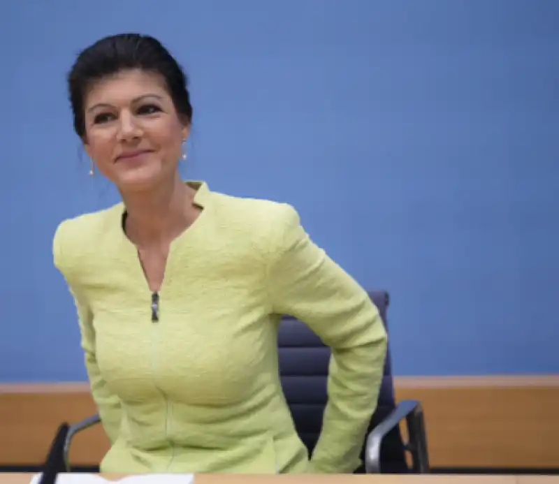 SAHRA WAGENKNECHT