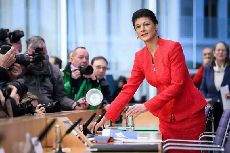 SAHRA WAGENKNECHT