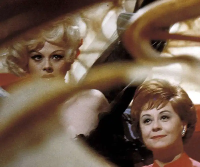 sandra milo   giulietta masina   giulietta degli spiriti   1965