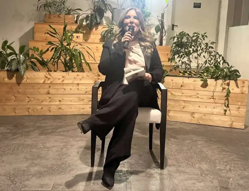 selvaggia lucarelli alla presentazione del libro di francesca fialdini 6