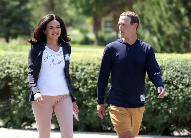 sheryl sandberg mark zuckerberg. 