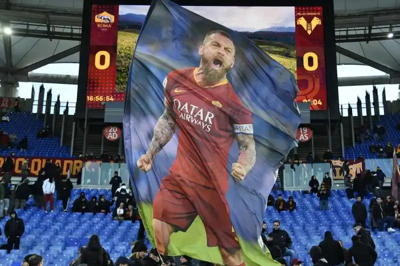 striscioni per daniele de rossi   roma verona