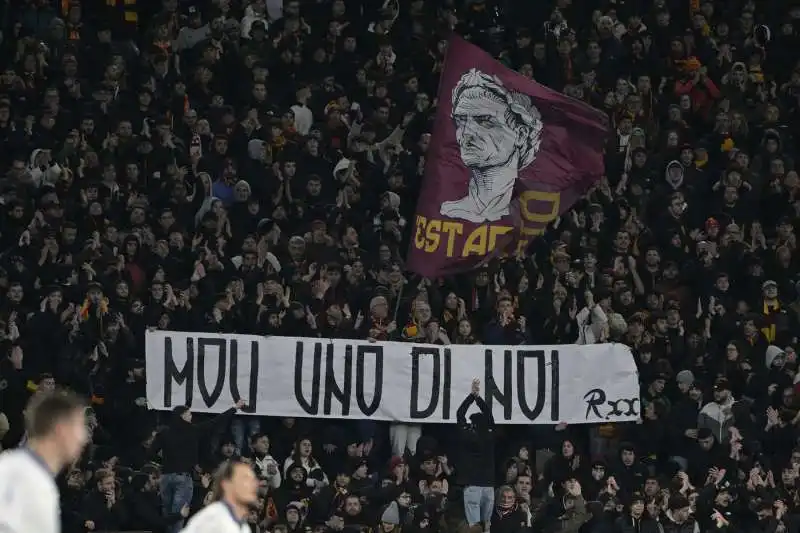 striscioni per mourinho   roma verona