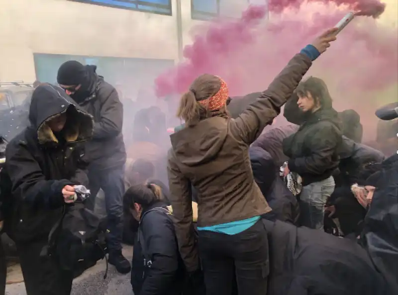 VICENZA SCONTRI CENTRI SOCIALI POLIZIA