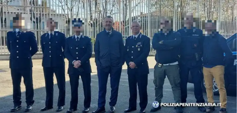 VISITA DI ANDREA DELMASTRO AL CARCERE DI BIELLA - ALLA SUA SINISTRA PABLITO MORELLO