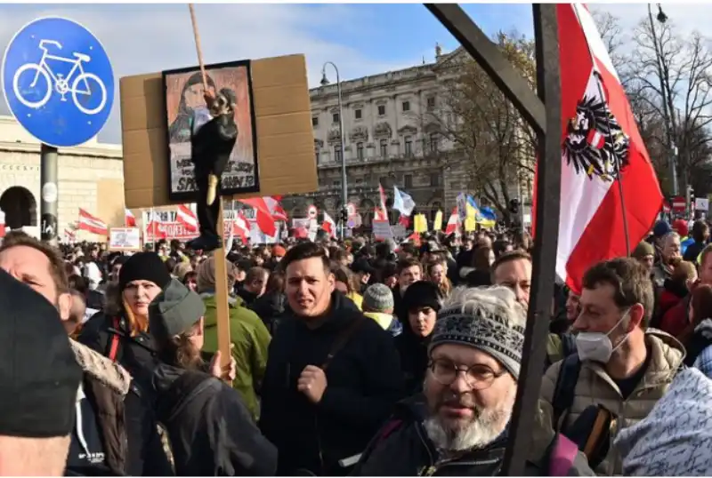 corteo di protesta a vienna contro kickl