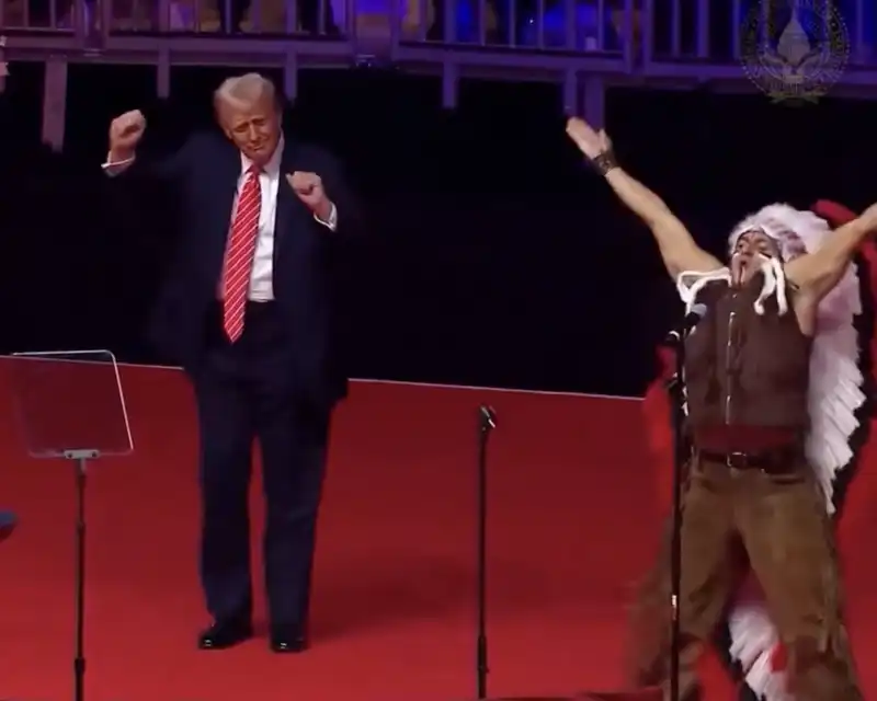 donald trump balla con i village people   1