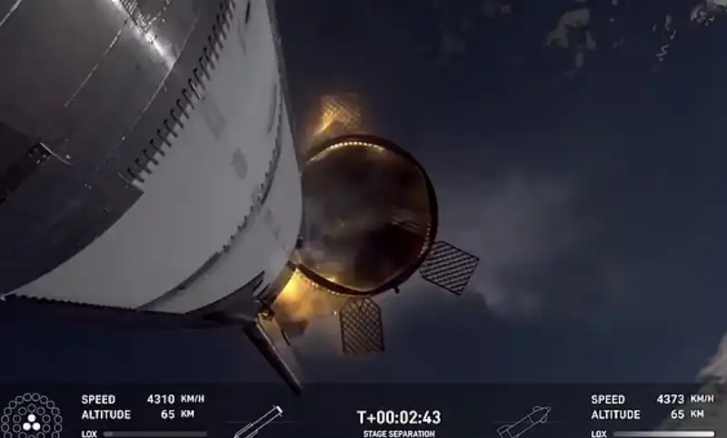 esplosione della capsula di starship   2