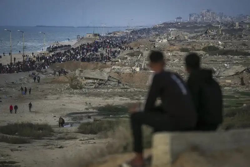 il ritorno a nord degli abitanti della striscia di gaza   foto lapresse   18