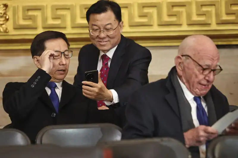 IL VICEPRESIDENTE CINESE HAN ZHENG VICINO A RUPERT MURDOCH ALL INAUGURATION DAY DI TRUMP  