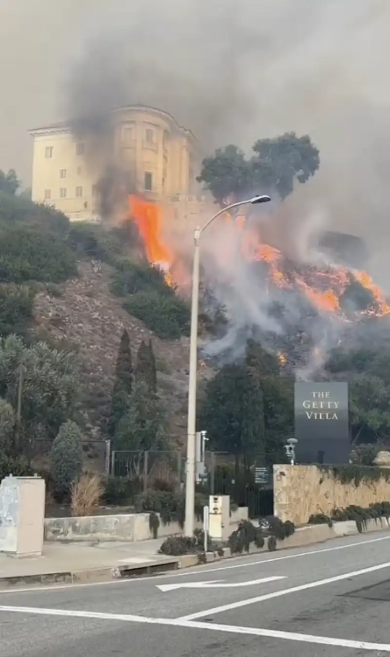 INCENDI A LOS ANGELES