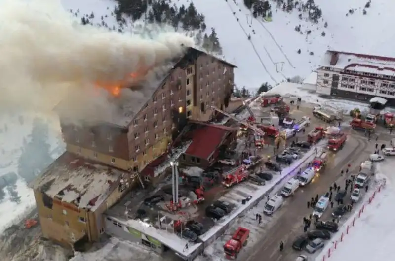 incendio in hotel a kartalkaya, turchia   1