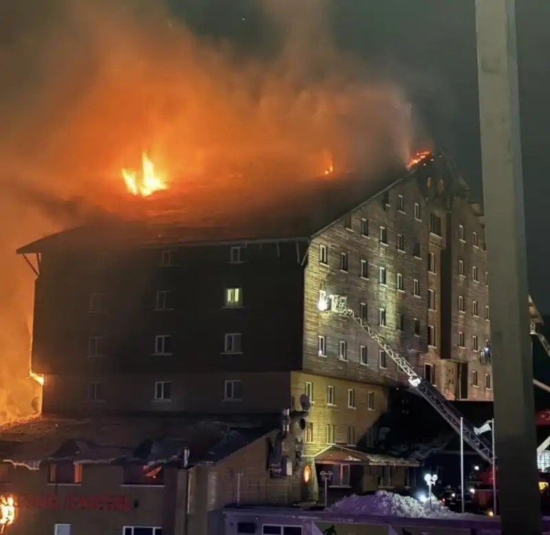 incendio in hotel a kartalkaya, turchia   2