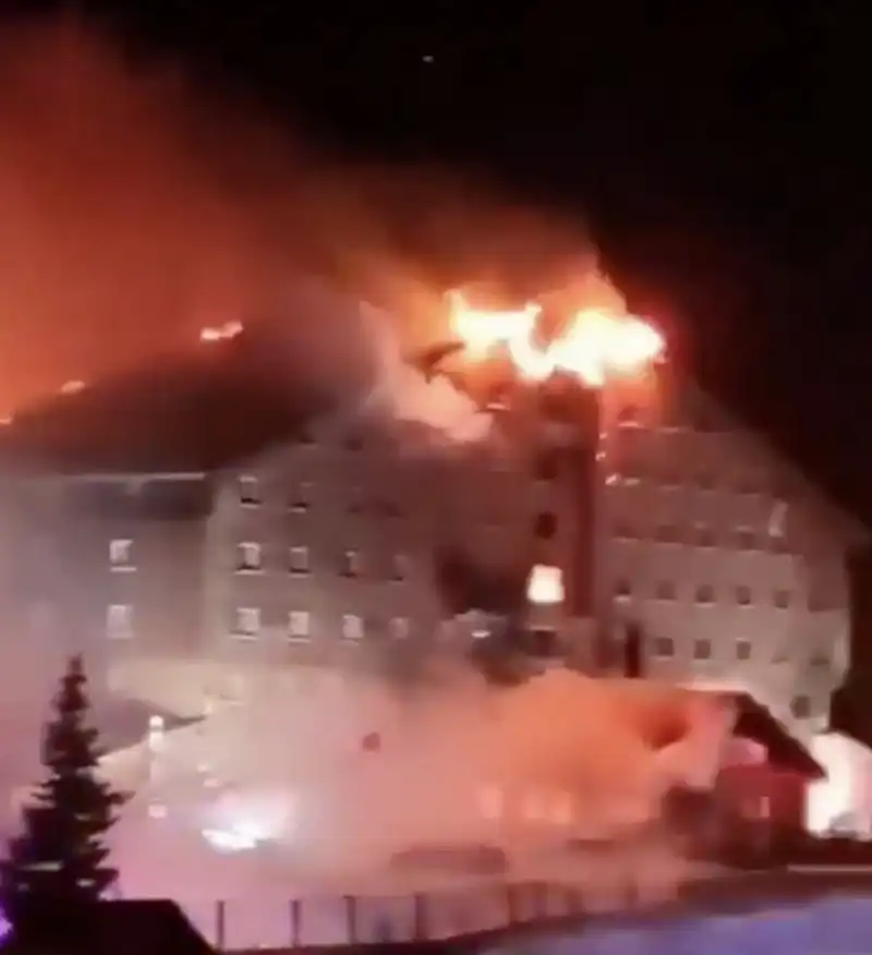 incendio in hotel a kartalkaya, turchia   4