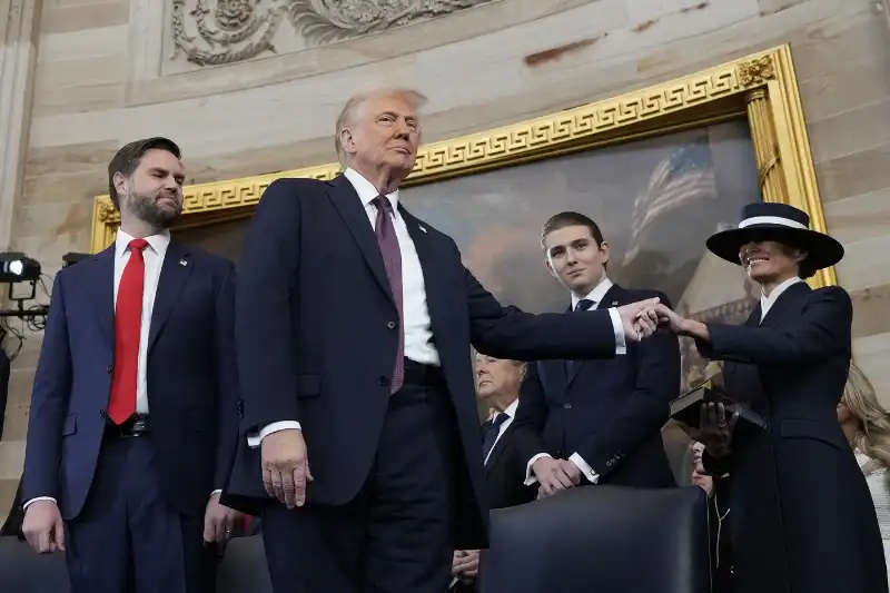 jd vance   donald, barron e melania trump   inauguration day  foto lapresse   