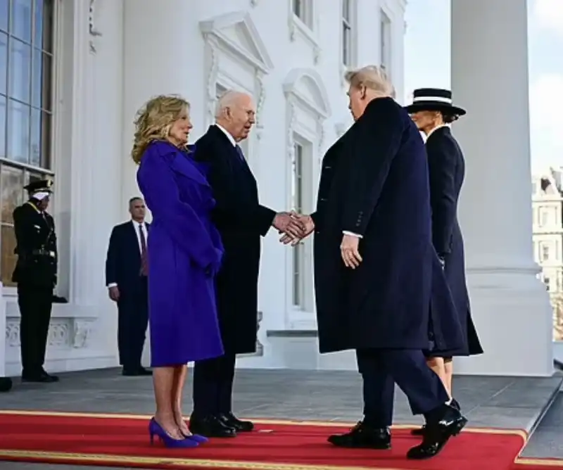 joe e jill biden accolgono donald e melania trump  alla casa bianca    inauguration day 