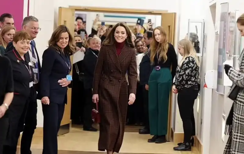 kate middleton visita ospedale in cui e stata curata per il cancro 1