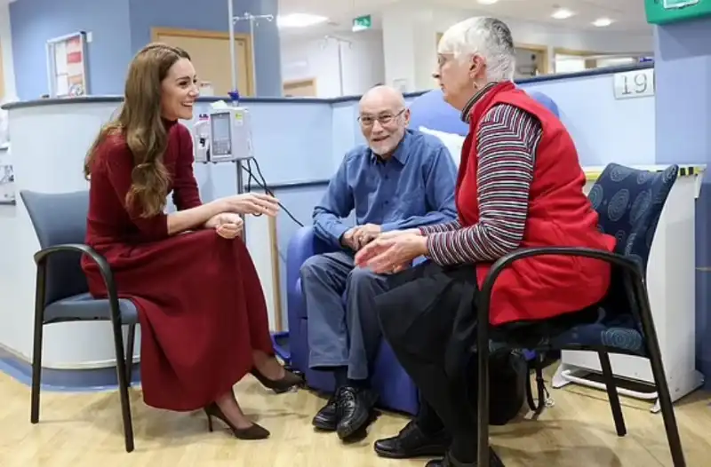 kate middleton visita ospedale in cui e stata curata per il cancro 4