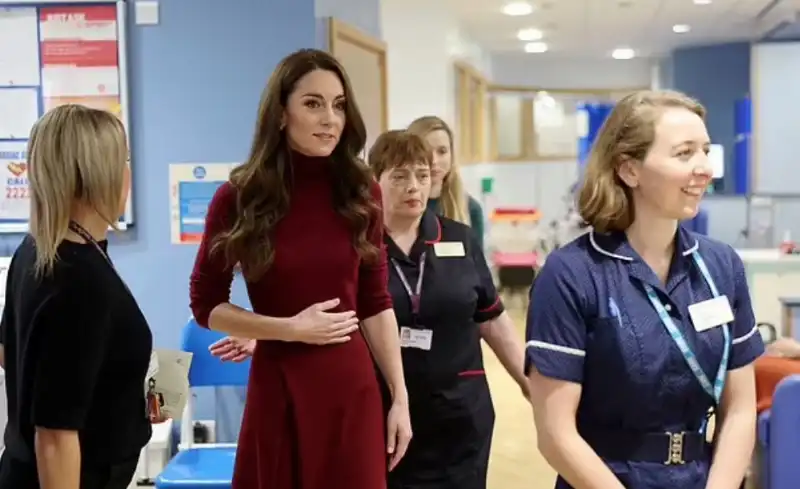 kate middleton visita ospedale in cui e stata curata per il cancro 6