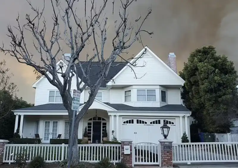 la casa di john goodman distrutta dagli incendi a los angeles 1