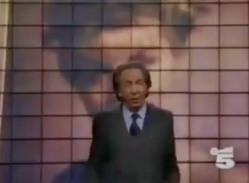 mike bongiorno presenta twin peaks ai tele spettatori di mediaset - 1991 