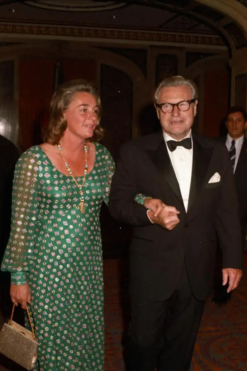 nelson rockefeller con la moglie happy 1