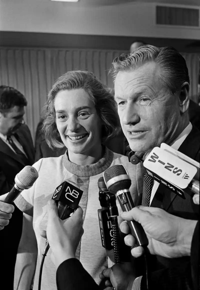 nelson rockefeller con la moglie happy