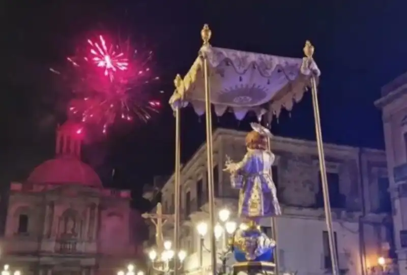 processione di gesu bambino a  paterno 6