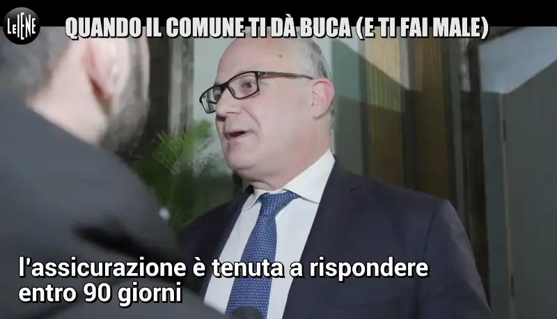 roberto gualtieri   servizio delle iene sulla donna caduta in una buca