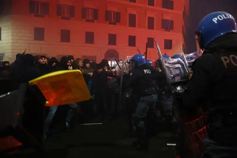 scontri alla manifestazione per ramy elgaml a roma   13