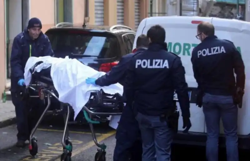 sorelle si lanciano nel vuoto a genova 3