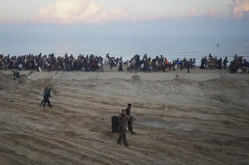 striscia di gaza   il controesodo dal sud al nord della striscia   foto lapresse   12