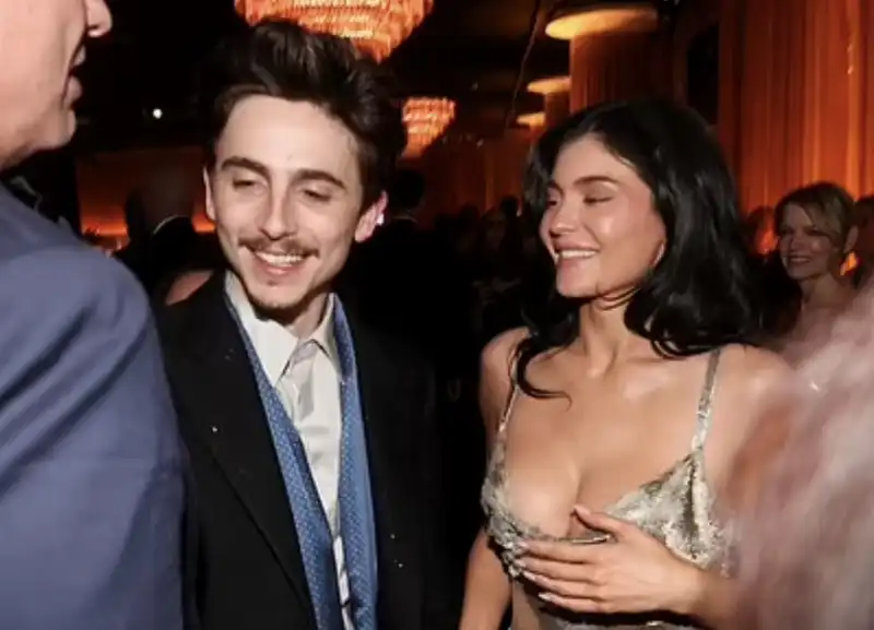 timothee chalamet   kylie jenner   golden globe 2025. 4