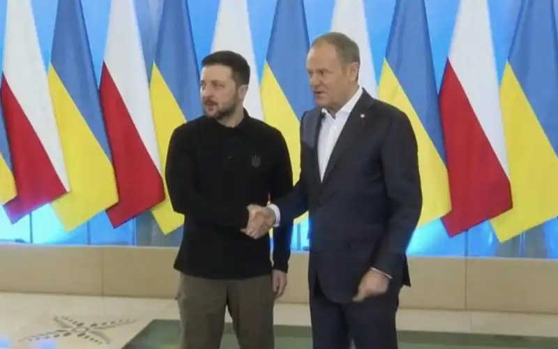 volodymyr zelensky   donald tusk  