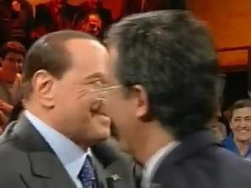 BACIO TRA BERLUSCONI E FLORIS 