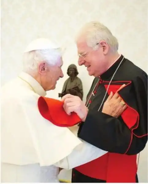 Benedetto XVI con il cardinale Angelo Scolaarticle 