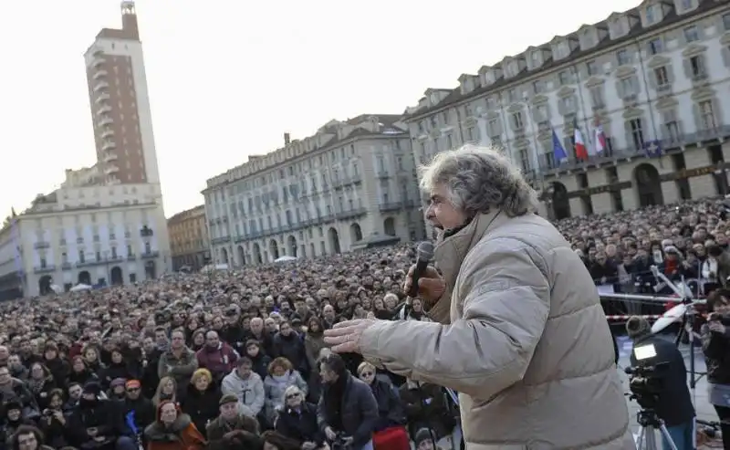 BEPPE GRILLO IN PIAZZA CASTELLO A TORINO