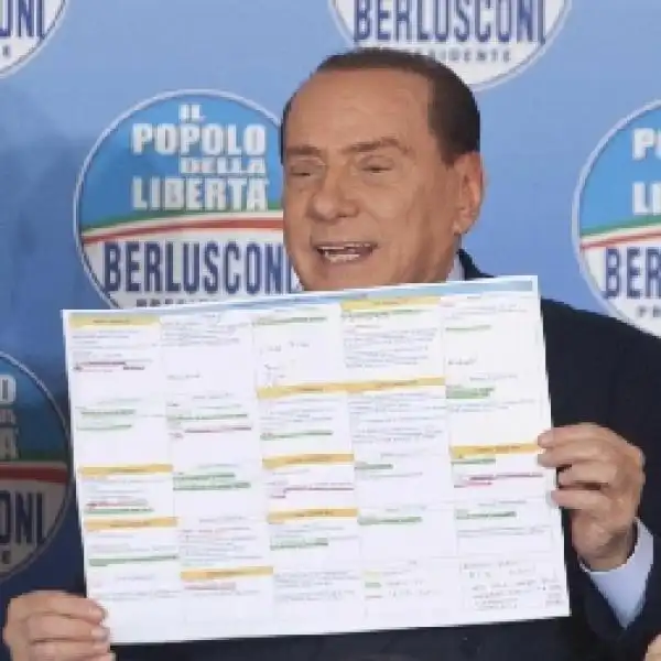 BERLUSCONI A MILANO PROMETTE DI RESTITUIRE I SOLDI DELLIMU jpeg