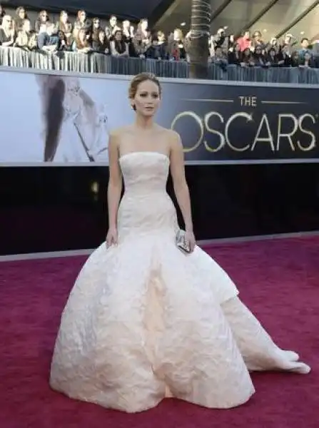 JENNIFER LAWRENCE RED CARPET 