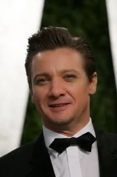 JEREMY RENNER 