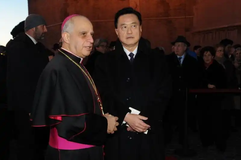 Mons Fisichella e L Ambasciatore di Taiwan 